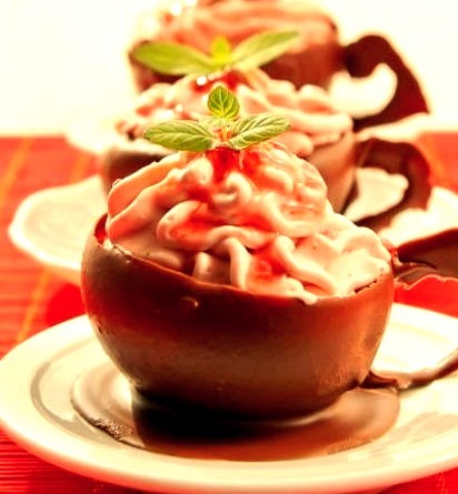 Chocolate Cup With Strawberry Mint Mousse