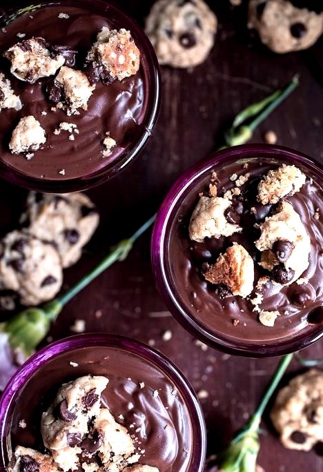 Kahlua chocolate pudding with oatmeal chocolate chip cookies