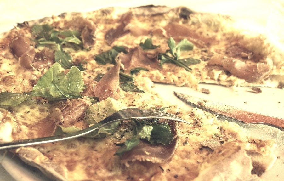Pizza with serrano ham (by RonjaNilsson)