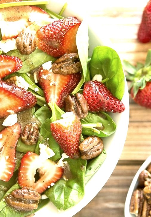 Strawberry spinach salad with candied pecans